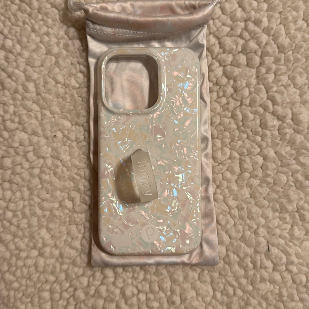 Loopy White Opal Shell iPhone 15 Pro